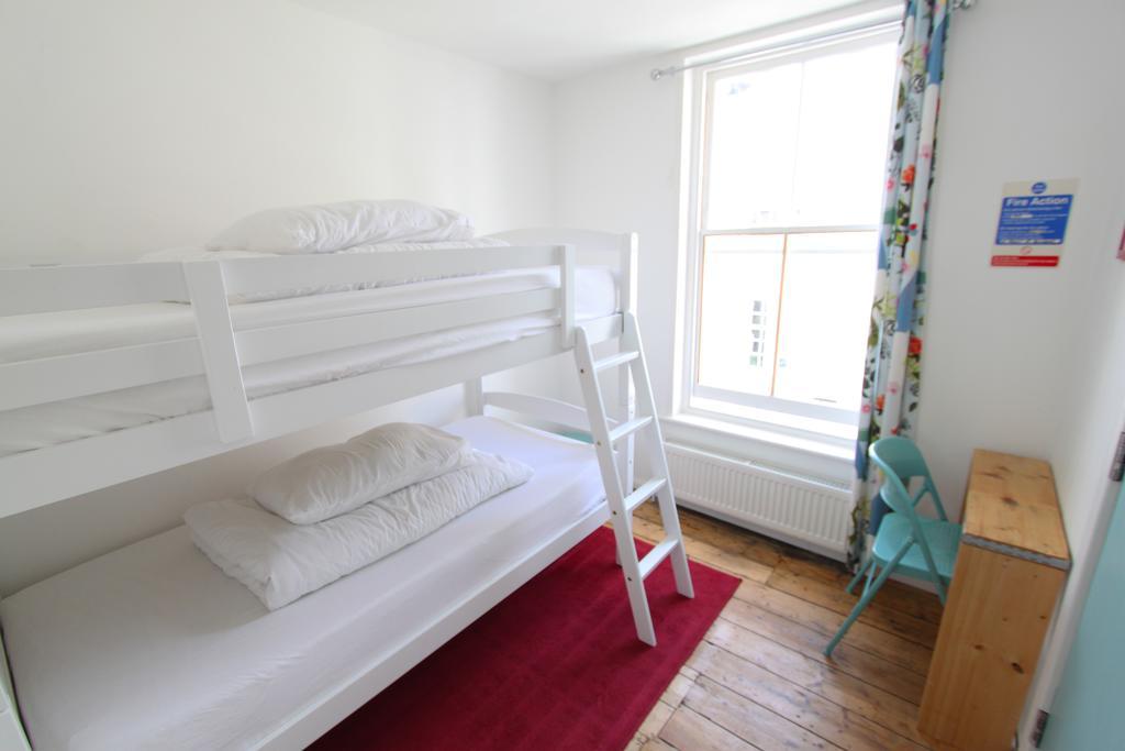 Seadragon Backpackers Brighton Room photo